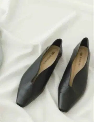 어반 리서치 RODE SKO V컷 2WAY 펌프스 36 블랙