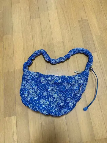 CARLYN 페이즐리 숄더백 한국