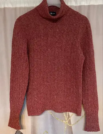 돌모어 지롱 램스울 케이블 터틀넥 니트