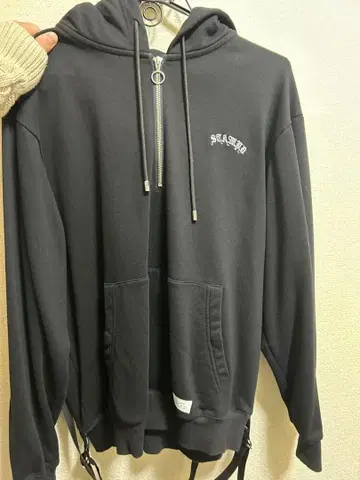 블랙 후드티 STAMP 자수 포함