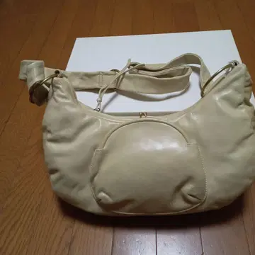 츠모리 치사토 베이지 숄더백