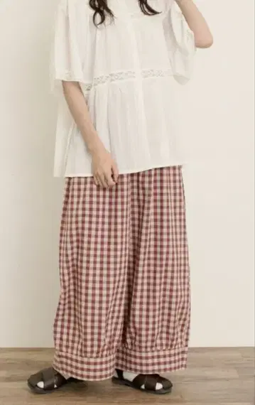 사만사 모스모스 밑단 절개 개더 팬츠