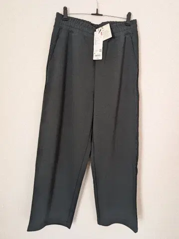 유니클로 신상 남성용 맨투맨 와이드 팬츠 카키 M 사이즈