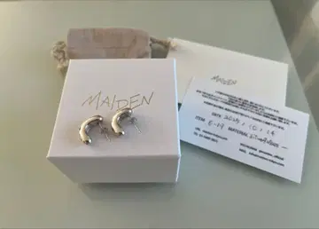 미사용 새상품 MAIDEN 메이든 E39 실버 커브형 귀걸이