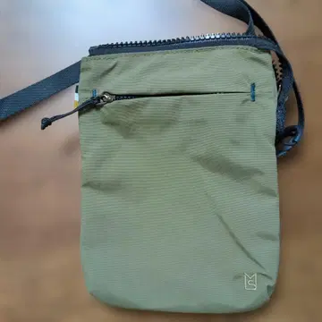 올리브 그린 나일론 사코슈