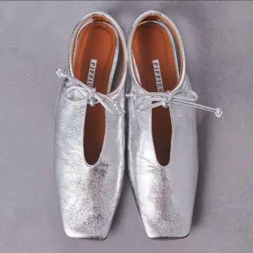 새상품급 PIPPICHIC AMBER COCO 실버 플랫슈즈 23