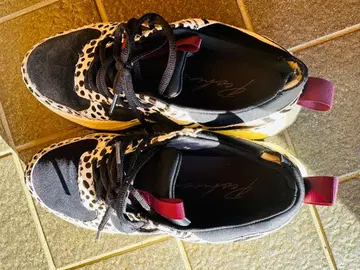 레오파드 무늬 스웨이드 스니커즈