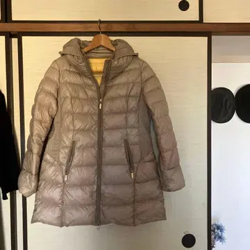 베이지 퀼팅 다운 자켓