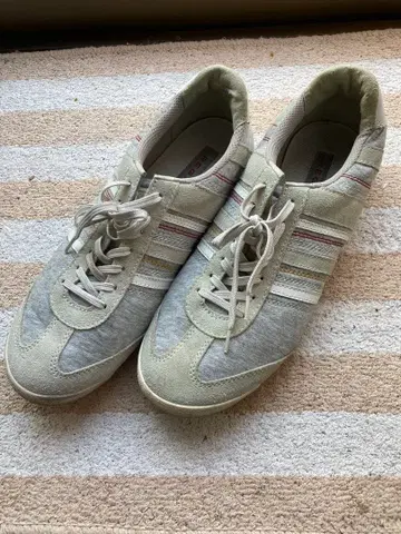 그레이/화이트 스트라이프 스니커즈 (REGAL)