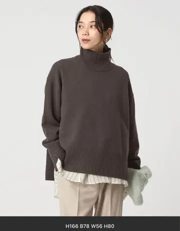 그린 레이블 릴랙싱 하이넥 풀오버 니트