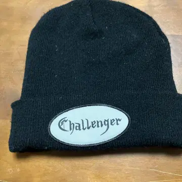 Challenger 블랙 니트 모자
