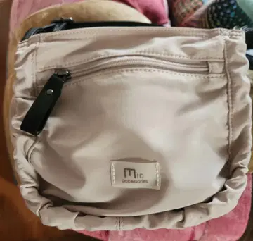Mic accessories 베이지 숄더백
