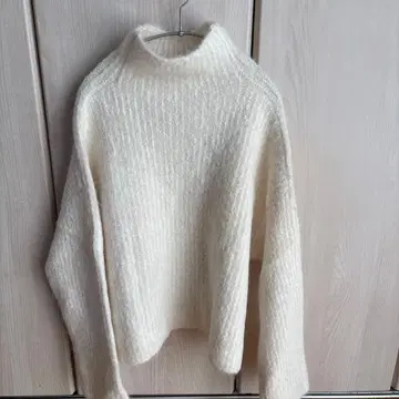 미라 오웬 하이넥 스웨터