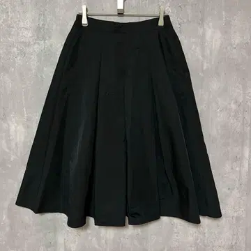 Couture brooch 탄력감 볼륨 플레어 스커트 심플