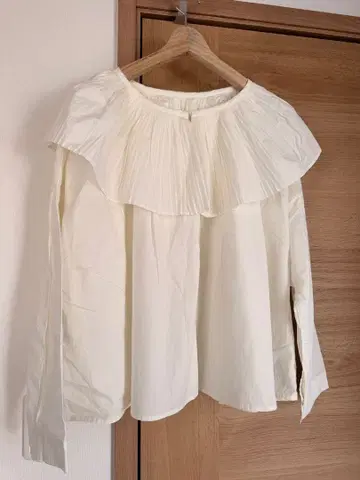 새상품 아이보리 프릴 긴팔 셔츠 빅칼라 셔츠