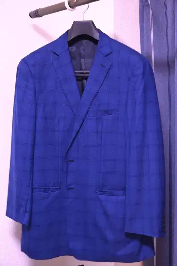 네이비 컬러 체크 무늬 테일러드 자켓