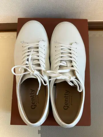 젠틀리 스니커즈 화이트 26cm 1회 착용만