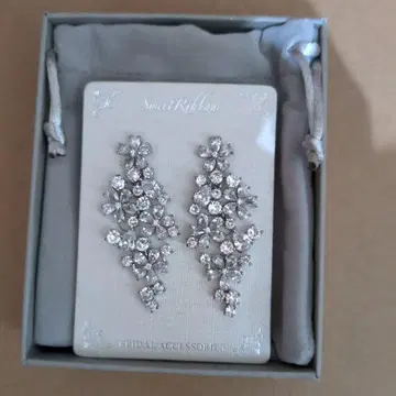 새상품급! Sweet Ribbon 꽃 모티브 크리스탈 귀걸이