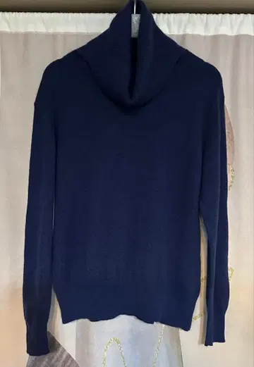 유니클로 캐시미어 100% 리브 터틀넥 니트 블루