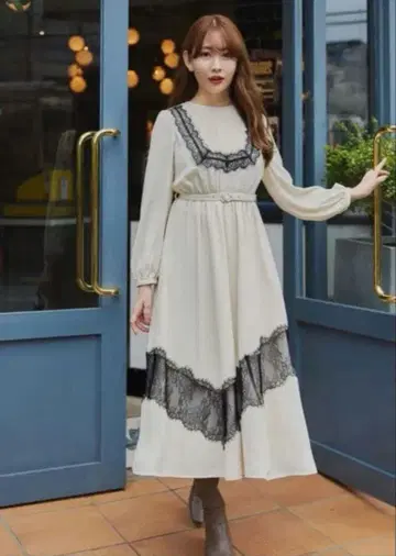 herlipto Rosaline Lace Trimmed Dress S