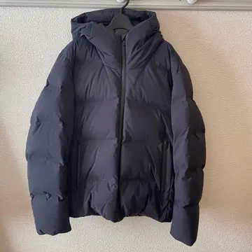 유니클로 심리스 다운 파카 블랙 L 사이즈