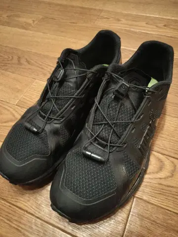 데상트 INOV 스니커즈 블랙 새상품급