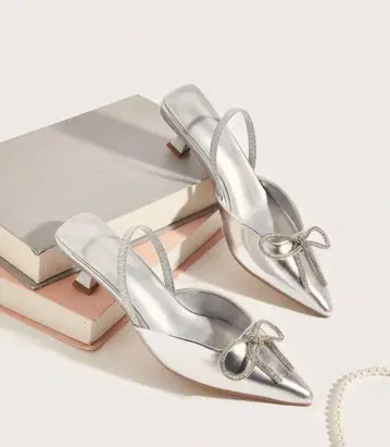 실버 스틸레토 슬링백 펌프스