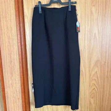 세라비 블랙 타이트 스커트 새상품