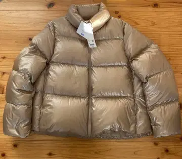 유니클로 샤이니 울트라 라이트 다운 L