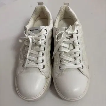 MICHAEL KORS 화이트 통굽 스니커즈 23.5 새상품급!