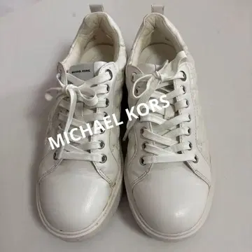 MICHAEL KORS 화이트 통굽 스니커즈 23.5 새상품급!