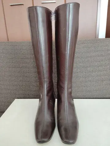 브라운 가죽 롱 부츠 중간 굽