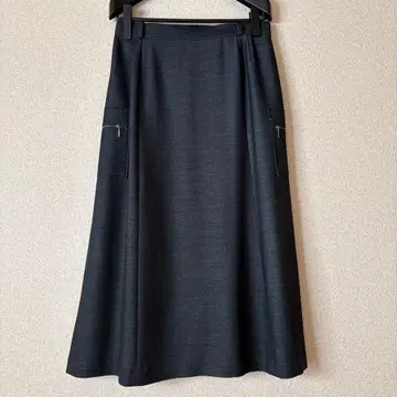 MISSEL 미제르 다크 그레이 플레어 스커트 지퍼 포켓 부착