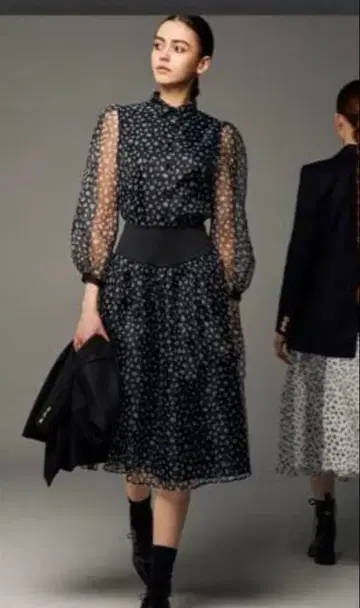 새상품급 보더스 앳 발코니 도트 블라우스