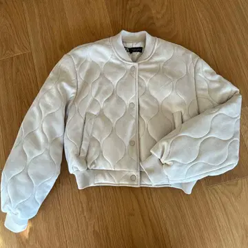 ZARA 화이트 퀼팅 자켓