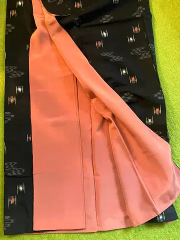 쿠루메가스리 블랙과 핑크의 추상 무늬 기모노