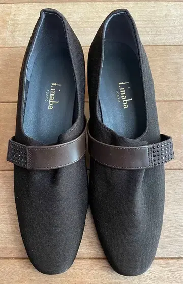 거의 새상품 t.inaba 이나바 펌프스 브라운 23cm 힐 4.5cm