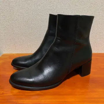 새상품급 ecco 숏부츠 가죽 블랙 24.5cm 39