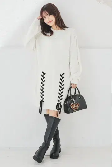 허니즈 화이트 니트 원피스 뜨개질 디자인