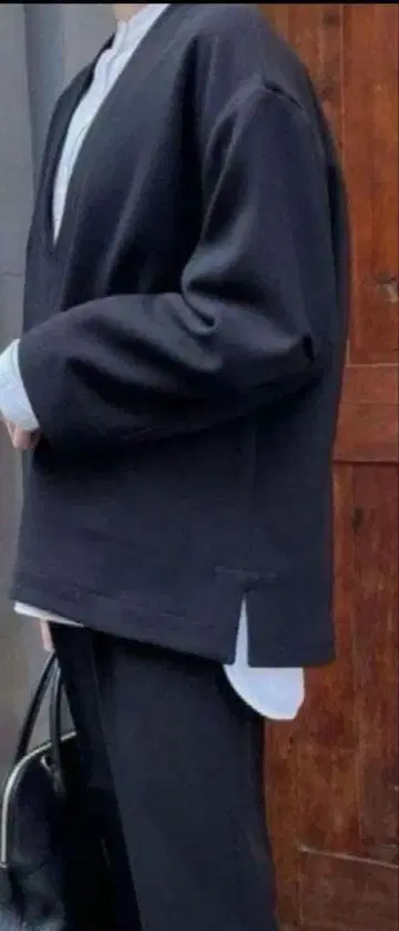 세일 YONFA 요나파 딥 V 풀오버 블랙