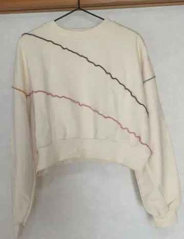 새상품 POPPY 컬러풀 라인 자수 크롭 스트레이너