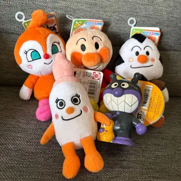 호빵맨 봉제 인형 4개, 세균맨 피규어 1개