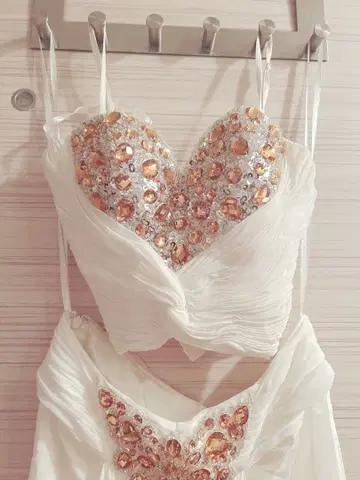 화이트 비쥬 장식 롱 드레스