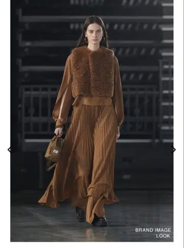 HYKE FAUX SHEARLING CROPPED VEST