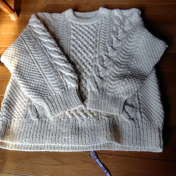 아이보리 케이블 니트 스웨터