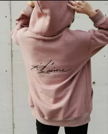 후드 부착 핑크 후드티 백 프린트