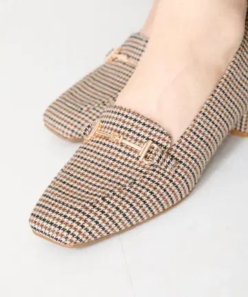 [새상품] 메탈릭 라인 비트 힐 로퍼 오리엔탈 트래픽 펌프스