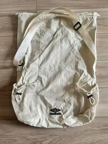 UMBRO 화이트 숄더백