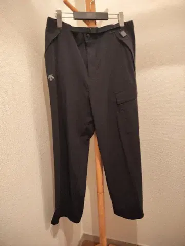 데상트 오르테라인81 블랙 카고 팬츠 CORDURA 새상품급