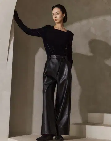 [ 시착만 한 상품 ] YONFA 벨벳 스퀘어 넥 티 사이즈 S